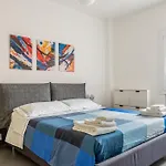 Guesthost - Amazing X2 In Center *